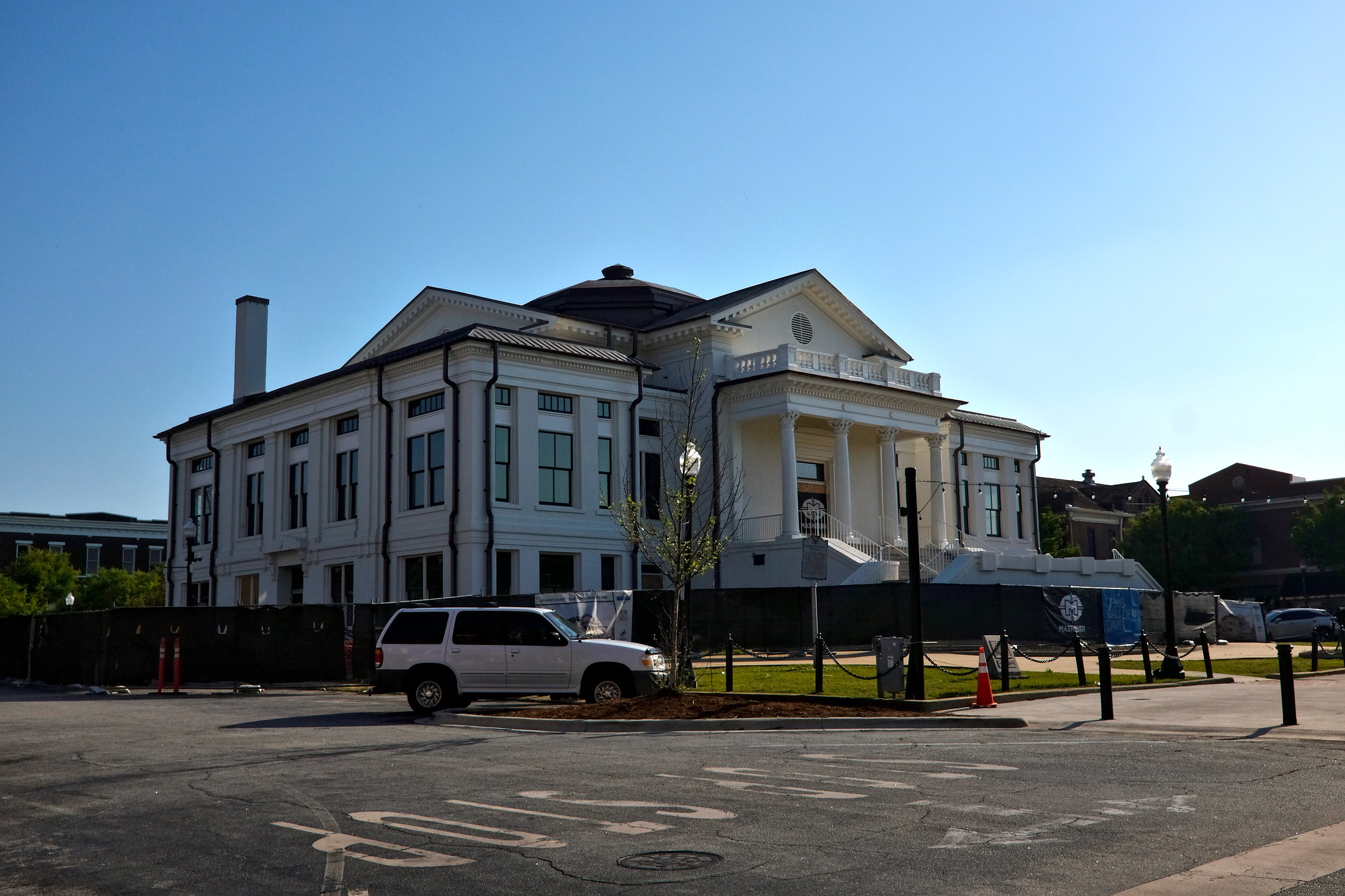 Small Town, Big Charm: Your Perfect Day in Laurens, South Carolina Laurens Courthouse