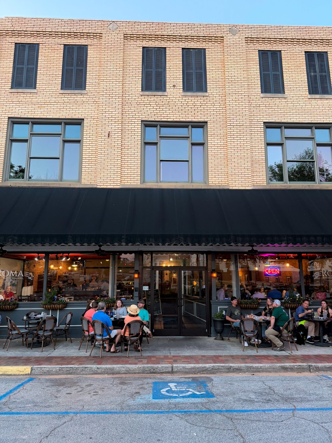 Small Town, Big Charm: Your Perfect Day in Laurens, South Carolina Small Town, Big Charm: Your Perfect Day in Laurens, South Carolina